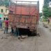 एनएच 32 : बीच सड़क पर ट्रक का गुल्ला टूटने से आवागमन में कठिनाई, मरीजों को हो रही परेशानी