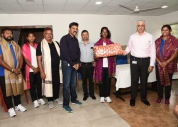 जमशेदपुर पहुंची विश्व चैंपियन तीरंदाज कोमोलिका को “घर” मे मिला ऐसा सम्मान, हो गई गदगद
