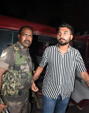 सरायकेला-जमशेदपुर पुलिस का दबाव काम आया, अपहर्ताओं के चंगुल से छूटकर जुगसलाई पहुंची लड़की, गैंगरेप कर लड़की को छोड़ने की आशंका, गुस्से में सिख सरायकेला-जमशेदपुर पुलिस का दबाव काम आया, अपहर्ताओं के चंगुल से छूटकर जुगसलाई पहुंची लड़की, गैंगरेप कर लड़की को छोड़ने की आशंका, गुस्से में सिख