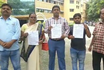 जमशेदपुर : आधार कार्ड बनवाने में हो रही परेशानी, धांधली का आरोप