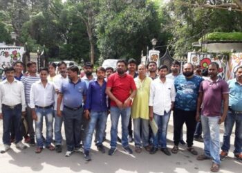 ओला के कार मालिकों ने झारखंड के परिवहन मंत्री को घेरा, कहा-गाड़ी जमा ले लीजिये, हम नये नियमों के तहत गाड़ी नहीं चला सकते