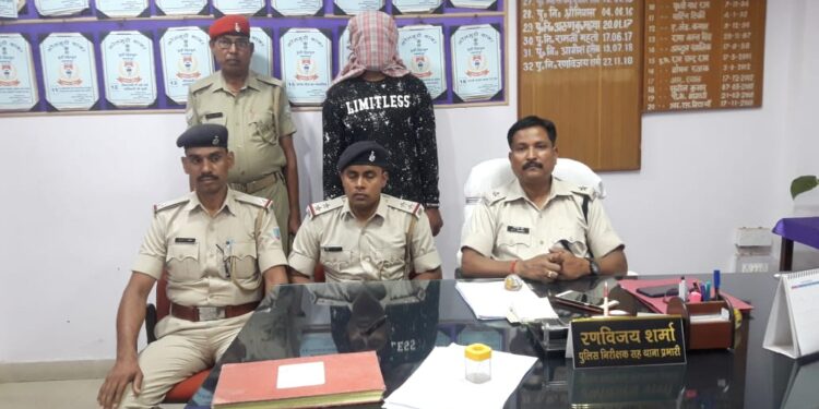 jamshedpur-police-against-gangsters-जमशेदपुर में ‘गैंगस्टरों’ के खिलाफ जमशेदपुर पुलिस की बड़ी कार्रवाई, अखिलेश सिंह व सुधीर दुबे गैंग का पूरा नेटवर्क तोड़ने में लगी पुलिस, सुधीर दुबे गैंग के छह और गिरफ्तार, अखिलेश गैंग के कंहैया समेत अन्य आज भेजे जा सकते है जेल jamshedpur-police-against-gangsters-जमशेदपुर में ‘गैंगस्टरों’ के खिलाफ जमशेदपुर पुलिस की बड़ी कार्रवाई, अखिलेश सिंह व सुधीर दुबे गैंग का पूरा नेटवर्क तोड़ने में लगी पुलिस, सुधीर दुबे गैंग के छह और गिरफ्तार, अखिलेश गैंग के कंहैया समेत अन्य आज भेजे जा सकते है जेल