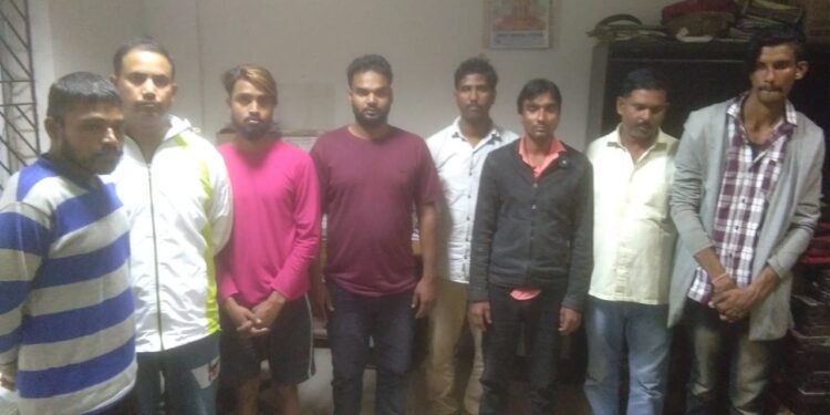jamshedpur-big-crime-कदमा में दो बदमाशों ने मचाया तांडव, चापड़ के बल पर युवती से छेड़खानी व बलात्कार का प्रयास, पीड़िता के पड़ोसी के घर घुसकर भी की मारपीट, रंगदारी मांगी, एक राहगिर से लूट लिए मोबाइल, एक गिरफ्तार, एक फरार