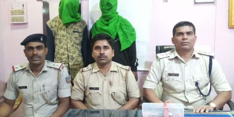 jamshedpur-police-success-बिष्टुपुर में राजपूत करणी सेना के नेता गणेश सिंह पर बम से हमला करने वाला गिरफ्तार, एक और जगह की थी इसी अपराधी ने बमबारी, गीतांजलि बार के मालिक से मांगी थी रंगदारी, पिस्तौल के साथ गिरफ्तार-देखिये-video jamshedpur-police-success-बिष्टुपुर में राजपूत करणी सेना के नेता गणेश सिंह पर बम से हमला करने वाला गिरफ्तार, एक और जगह की थी इसी अपराधी ने बमबारी, गीतांजलि बार के मालिक से मांगी थी रंगदारी, पिस्तौल के साथ गिरफ्तार-देखिये-video