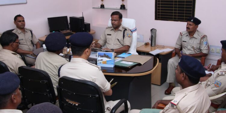 tatanagar-childs-theft-टाटानगर रेलवे स्टेशन से बच्चा चोरी करने वाले की तलाश, रांची में मिला बच्चे के साथ संदिग्ध युवक, क्या आप जानते है इस शख्स को जो बच्चे को चोरी कर ले गया है, पहचानिये, आरपीएफ थानेदार हटाये गये, जानिये क्या है बच्चा चोरी का प्रोग्रेस रिपोर्ट