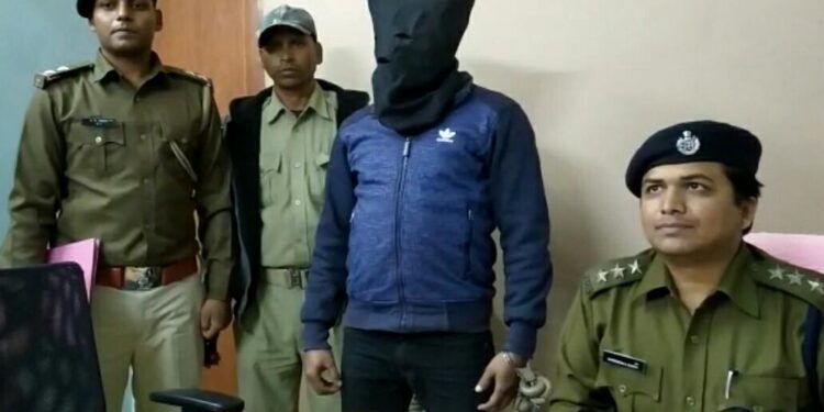 Saraikela : सरायकेला के खप्परसाई में धारदार हथियार से विधवा वृद्धा की हत्या, जांच में जुटी पुलिस Saraikela : सरायकेला के खप्परसाई में धारदार हथियार से विधवा वृद्धा की हत्या, जांच में जुटी पुलिस