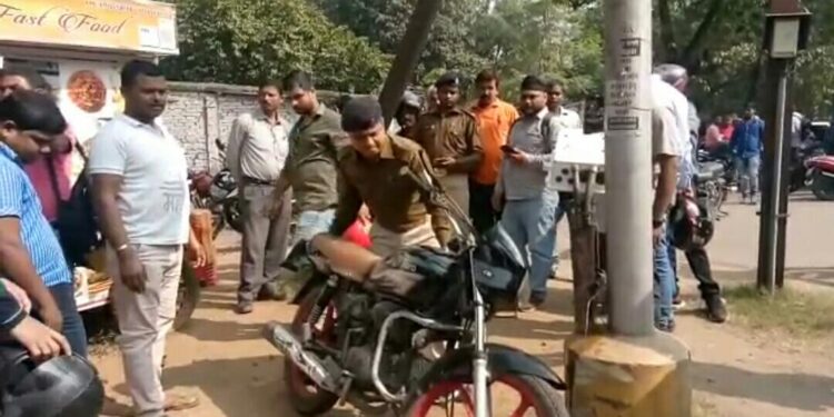 jamshedpur-accident-साकची में सड़क हादसा बना रहस्य, राजनगर के मछली विक्रेता की मौत, गाड़ी बरामद नहीं