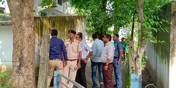 saraikela-theft-case-कपाली के इंग्लिश स्कूल में चोरी, ताला तोड़कर चोरों ने स्कूल के सामान व नगदी उड़ाये