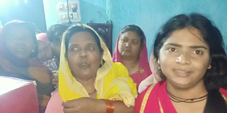 Saraikela-Crime : दहेज प्रताड़ना को लेकर सुलह करने गए मायके पक्ष के लोगों पर हमला, इलाज के लिए एमजीएम में भर्ती