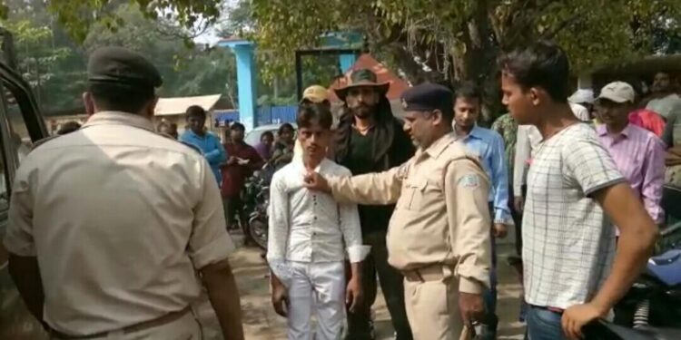 jamshedpur-drowning-जमशेदपुर : घर के तालाब में नहा रहे थे सरकारी शिक्षक, डूबने से मौत jamshedpur-drowning-जमशेदपुर : घर के तालाब में नहा रहे थे सरकारी शिक्षक, डूबने से मौत