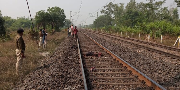jamshedpur-indian-railway-covid-19-जमशेदपुर में रेलवे की तैयारियां तेज, पुराने स्लीपर व एसी व जेनरल कोच को बनाया गया आइसोलेशन व क्वारांटाइन वार्ड