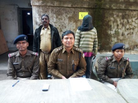 नीमडीह के रघुनाथपुर में ग्रामीण के घर चोरी का दो माह बाद पुलिस ने किया खुलासा, एक गिरफ्तार नीमडीह के रघुनाथपुर में ग्रामीण के घर चोरी का दो माह बाद पुलिस ने किया खुलासा, एक गिरफ्तार