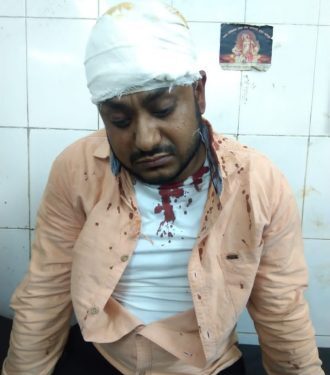 jamshedpur-builder-attacks-customer-आजादनगर में बिल्डर से फ्लैट की डिलीवरी मांगने गए युवक को रॉड से मारकर किया घायल, अस्पताल में भर्ती