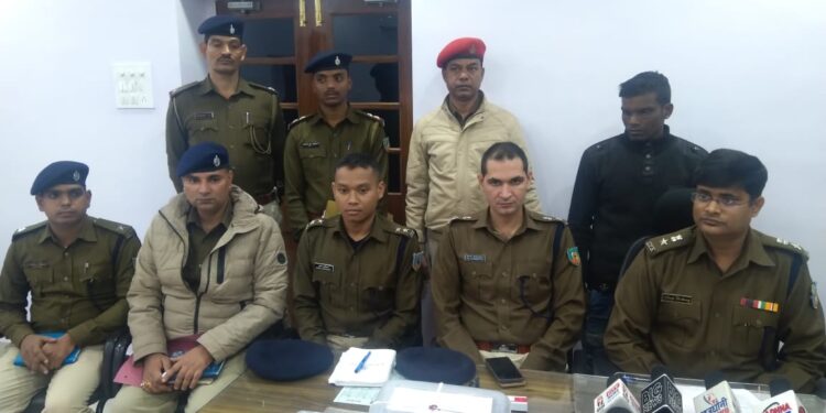 Jamshedpur-Crime-News : एमजीएम क्षेत्र के उत्तर कैनाल में शव मिलने के मामले का पुलिस किया खुलासा, मृतक सुनील सिंह की हत्या की गयी थी, दो नाबालिग समेत चार गिरफ्तार Jamshedpur-Crime-News : एमजीएम क्षेत्र के उत्तर कैनाल में शव मिलने के मामले का पुलिस किया खुलासा, मृतक सुनील सिंह की हत्या की गयी थी, दो नाबालिग समेत चार गिरफ्तार