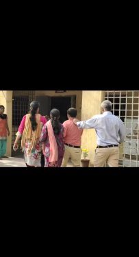 jamshedpur-ladies-beat-her-husband-जमशेदपुर के महिला थाना में पति को पीटते हुए लेकर पहुंची पत्नी, फिर क्या हुआ देखिए पति की पिटाई का live-video