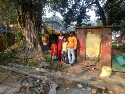 jamshedpur-company-out-house-जमशेदपुर के गोलमुरी टिनप्लेट कंपनी के आउटहाउस से महिला को बाहर निकाला, दस दिन से खुले आसमान के नीचे सोने को विवश jamshedpur-company-out-house-जमशेदपुर के गोलमुरी टिनप्लेट कंपनी के आउटहाउस से महिला को बाहर निकाला, दस दिन से खुले आसमान के नीचे सोने को विवश