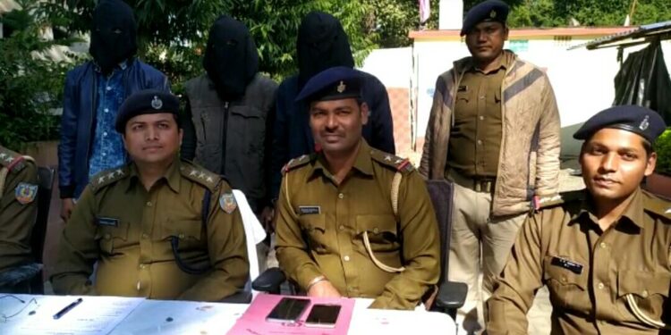 Jamshedpur : पुलिस जवान के शव का हुआ पोस्टमार्टम, गार्ड ऑफ ऑनर के बाद शव को हजारीबाग ले जायेंगे परिजन Jamshedpur : पुलिस जवान के शव का हुआ पोस्टमार्टम, गार्ड ऑफ ऑनर के बाद शव को हजारीबाग ले जायेंगे परिजन