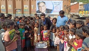 ratan-tata-birthday-celebrated-जमशेदपुर में मनाया गया पद्मभूषण रतन टाटा का जन्मदिन, स्लम बच्चों के साथ टाटा कर्मी ने मनाया अनोखा जन्मदिन
