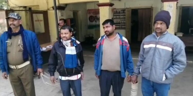 आदित्यपुर में अवैध लॉटरी के अड्‌डे पर पुलिस की दबिश, तीन गिरफ्तार