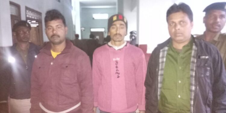 jamshedpur-crime-टेल्को में पकड़ाए दो चोर, बंद घरों की रेकी कर 15 मिनट में ही देते थे घटना को अंजाम, आधा दर्जन से ज्यादा घरों में कर चुके है चोरी jamshedpur-crime-टेल्को में पकड़ाए दो चोर, बंद घरों की रेकी कर 15 मिनट में ही देते थे घटना को अंजाम, आधा दर्जन से ज्यादा घरों में कर चुके है चोरी