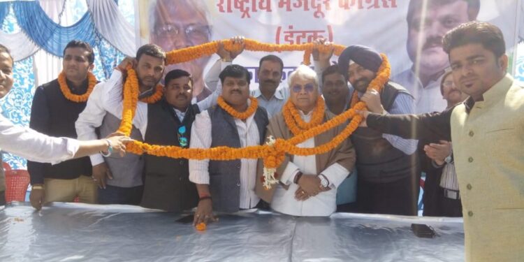 jharkhand-trade-union-झारखण्ड असंगठित श्रमिक यूनियन का गठन, राकेश्वर पांडेय अध्यक्ष व संजीव श्रीवास्तव महामंत्री बने jharkhand-trade-union-झारखण्ड असंगठित श्रमिक यूनियन का गठन, राकेश्वर पांडेय अध्यक्ष व संजीव श्रीवास्तव महामंत्री बने