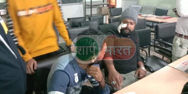jamshedpur-parking-gunda-साकची में पार्किंग कर्मियों की फिर से गुंडागर्दी, जुस्को कर्मी को चाकू से मारकर किया, हफ्ते में मारपीट की तीसरी घटना, पुलिस ठेकेदार के भाई और एक कर्मी को उठा ले गई