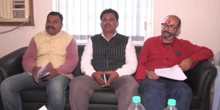tata-motors-workers-union-टाटा मोटर्स से निष्कासित नेताओं ने खोला मोर्चा, नए सिरे से करेंगे लड़ाई tata-motors-workers-union-टाटा मोटर्स से निष्कासित नेताओं ने खोला मोर्चा, नए सिरे से करेंगे लड़ाई