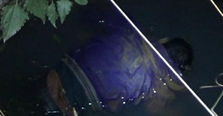 saraikela-accident-नीमडीह में ट्रक ने एक को कुचला, युवक का स्पॉट डेथ saraikela-accident-नीमडीह में ट्रक ने एक को कुचला, युवक का स्पॉट डेथ