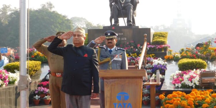 tata-steel-republic-day-टाटा स्टील के मुख्य गेट पर वीपी संजीव पॉल ने किया झंडोत्तोलन, कहा-भारत सरकार के बजट से आर्थिक स्थिति में होगा सुधार-video tata-steel-republic-day-टाटा स्टील के मुख्य गेट पर वीपी संजीव पॉल ने किया झंडोत्तोलन, कहा-भारत सरकार के बजट से आर्थिक स्थिति में होगा सुधार-video
