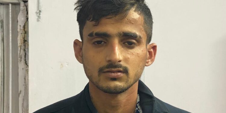 jamshedpur-crime-सिदगोड़ा में महिला का बैग छीनकर भाग रहे बदमाशों को स्थानीय लोगों ने खदेड़ कर पकड़ा, एक भागने में सफल, 2 घंटे पहले छिनतई की घटना को दे चुके थे अंजाम jamshedpur-crime-सिदगोड़ा में महिला का बैग छीनकर भाग रहे बदमाशों को स्थानीय लोगों ने खदेड़ कर पकड़ा, एक भागने में सफल, 2 घंटे पहले छिनतई की घटना को दे चुके थे अंजाम