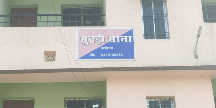 jharkhand-mass-killing-पश्चिम सिंहभूम में नरसंहार के दो दिनों बाद पुलिस बरामद कर पाई सातों का शव, सभी का सिर काटकर की गई थी हत्या, धड़ और सिर चुनकर खाली हाथ लौटी पुलिस