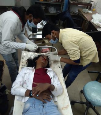 jamshedpur-marine-drive-road-accident-जमशेपुर मैरिन ड्राइव में बाइक सवार ने ऑटो में मारी टक्कर, दो युवती समेत एक युवक घायल