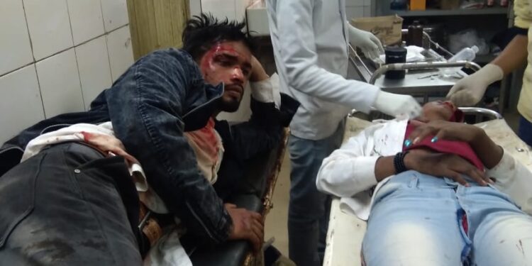 tata-ranchi-highway-accident-जमशेदपुर आ रही बदौनी बस रांची से जमशेदपुर के रास्ते दुर्घटनाग्रस्त, बुंडू के पास हुआ हादसा, जमशेदपुर की एक बच्ची समेत दो की मौत, 16 से अधिक घायल, घायलों में जमशेदपुर से बिहार तक के लोग