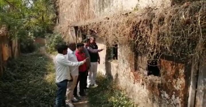 black-saturday-saraikela-two-road-accident-सरायकेला में दो अलग-अलग सड़क हादसा, दो की मौत, चार घायल, सरायकेला-चाईबासा सड़क पर भी एक व्यक्ति की मौत, तीन घायल, विरोध में रोड जाम, टाटा-कांड्रा सड़क के आदित्यपुर के पास बच्चे को लेकर जा रही महिला की मौत, बच्ची घायल, हेलमेट पड़ा रह गया साथ black-saturday-saraikela-two-road-accident-सरायकेला में दो अलग-अलग सड़क हादसा, दो की मौत, चार घायल, सरायकेला-चाईबासा सड़क पर भी एक व्यक्ति की मौत, तीन घायल, विरोध में रोड जाम, टाटा-कांड्रा सड़क के आदित्यपुर के पास बच्चे को लेकर जा रही महिला की मौत, बच्ची घायल, हेलमेट पड़ा रह गया साथ