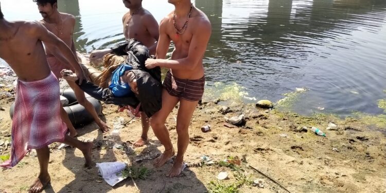 jamshedpur-crime-जमशेदपुर के पास डैम में मिली पुरुष की लाश, एक सप्ताह में दूसरी लाश मिलने से सनसनी jamshedpur-crime-जमशेदपुर के पास डैम में मिली पुरुष की लाश, एक सप्ताह में दूसरी लाश मिलने से सनसनी