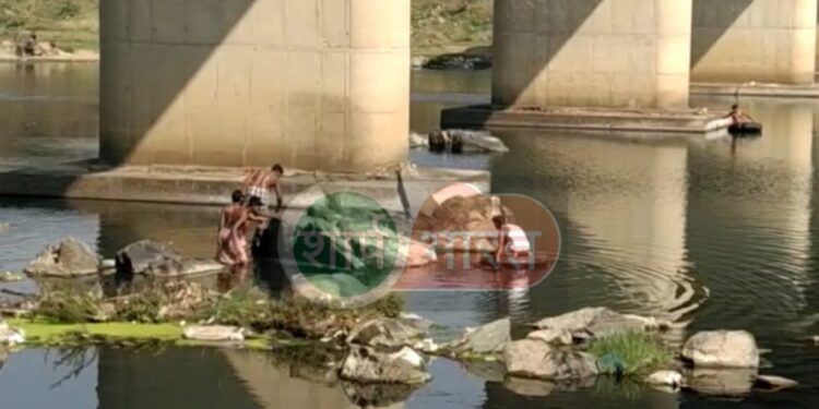 jamshedpur-body-recovered-आदित्यपुर टोल ब्रिज से खरकई नदी में कुदने वाले आशीष का मिला शव