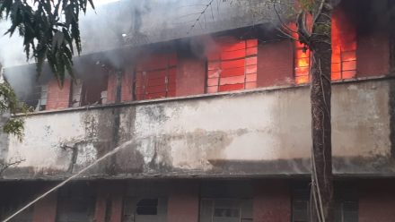 jamshedpur-breaking-बंद केबुल कंपनी के जेनरल ऑफिस में फिर से लगायी गयी आग, भ्रष्टाचार को छुपाने की हो सकती है कोशिश, बिना बिजली के दिन के वक्त लगी आग jamshedpur-breaking-बंद केबुल कंपनी के जेनरल ऑफिस में फिर से लगायी गयी आग, भ्रष्टाचार को छुपाने की हो सकती है कोशिश, बिना बिजली के दिन के वक्त लगी आग