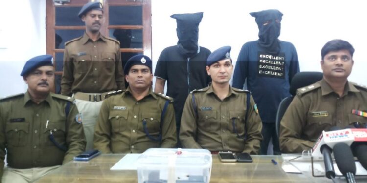 jamshedpur-murder-mystery-solved-मानगो में सुमन की हत्या की गुत्थी सुलझी, सट्टेबाजी में हारने के बाद रुपए नहीं लौटा रहा था सुमन इसलिए दोस्तों ने ही कर दी हत्या घटना को अंजाम देने के बाद मुंबई हुए थे फरार