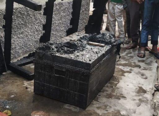 jamshedpur-fire-गोलमुरी केबुल बस्ती के एक मकान में लगी आग, वकील के दस्तावेज भी नष्ट