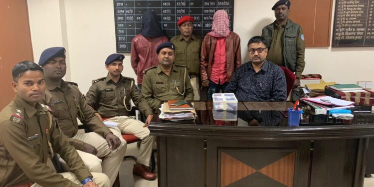 jamshedpur-police-arrest-thief-जुगसलाई पुलिस ने चोरो को पकड़ा, चोरी किए गए गहने बरामद, खड़गपुर जाकर खर्च कर दिए थे रुपये