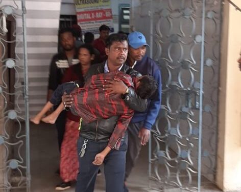 jamshedpur-mgm-hospital-कोल्हान के सबसे बड़े अस्पताल के हालात देखिये, एमजीएम अस्पताल के गाइनिक वार्ड का छत का प्लास्टर टूटकर गिरा, बड़ा हादसा टला