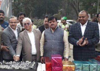 jamshedpur-nuvoco-cement-company-न्यूवोको कंपनी नये साल में करेगी विकास के सारे लक्ष्य को हासिल, नये साल पर केक कटिंग में शामिल हुए लोग