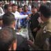 jamshedpur-parking-problem-साकची में पार्किंग के पांच रुपए नहीं देने पर कर्मचारियों ने युवक को पीटा, गाड़ी में रखे सामान को भी सड़क पर फेंका-video देखिये jamshedpur-parking-problem-साकची में पार्किंग के पांच रुपए नहीं देने पर कर्मचारियों ने युवक को पीटा, गाड़ी में रखे सामान को भी सड़क पर फेंका-video देखिये