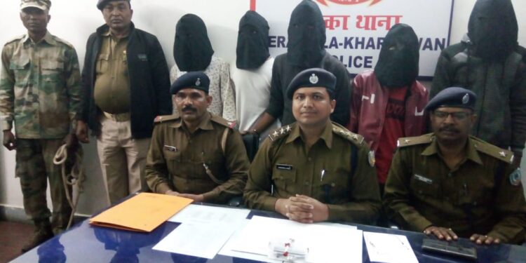 deoghar-crime-देवघर में अपराधी बेखौफ, बीच सड़क पर दुकानदार से बाइक सवार अपराधियों ने की छिनतई, cctv-video-देखिये, कैसे हुई लूट,  देवघर के शंख मोड पर खंडहर मकान से मिली महिला का शव, सनसनी