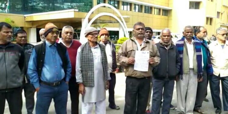 tata-motors-टाटा मोटर्स के कांवाई चालकों का भरोसा सरकार पर बढ़ा, फिर पहुंचे डीसी के दरबार tata-motors-टाटा मोटर्स के कांवाई चालकों का भरोसा सरकार पर बढ़ा, फिर पहुंचे डीसी के दरबार