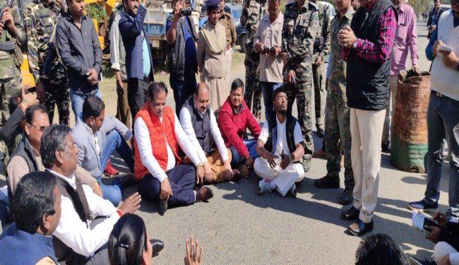 jharkhand-breaking-झारखंड के पश्चिम सिंहभूम जिले की लड़कियों की पिटाई के मामले में तमिलनाडु और झारखंड सरकार हरकत में आयी, कपड़ा कंपनी के एचआर मैनेजर और हॉस्टल की वार्डेन गिरफ्तार, लड़कियों की झारखंड वापसी की प्रक्रिया शुरू, हाईलेबल जांच बैठायी-www.sharpbharat.com-impact