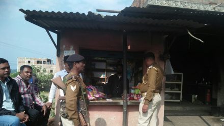 jamshedpur-crime-आसनसोल से जमशेदपुर में आया है मोबाइल चोर गैंग, महिला का मोबाइल चोरी करते रंगे हाथ धराए तीन चोर jamshedpur-crime-आसनसोल से जमशेदपुर में आया है मोबाइल चोर गैंग, महिला का मोबाइल चोरी करते रंगे हाथ धराए तीन चोर