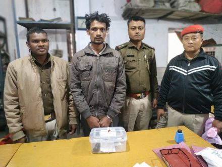jamshedpur-crime-police-success-मानगो चौक से पुलिस ने देसी कट्टा के साथ युवक को किया गिरफ्तार, साथी अपराधी भागने में कामयाब jamshedpur-crime-police-success-मानगो चौक से पुलिस ने देसी कट्टा के साथ युवक को किया गिरफ्तार, साथी अपराधी भागने में कामयाब