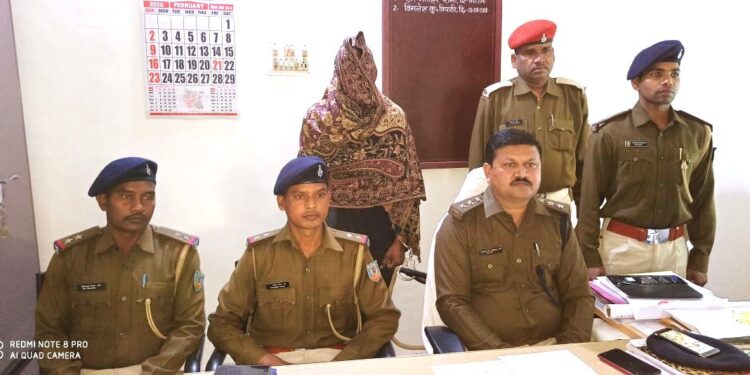 West-Singhbhum-Naxal : टेबो में पीएलएफआई नक्सली संगठन के शनिचर सुरीन व अजय पुर्ती दस्ते के दो सदस्य गिरफ्तार West-Singhbhum-Naxal : टेबो में पीएलएफआई नक्सली संगठन के शनिचर सुरीन व अजय पुर्ती दस्ते के दो सदस्य गिरफ्तार