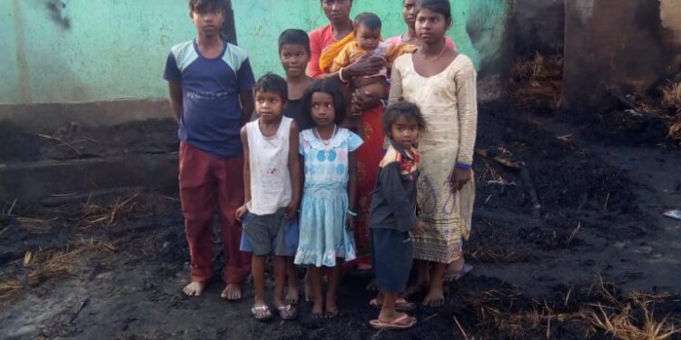 jamshedpur-fire-गोविंदपुर में शार्ट सर्किट से लगी आग, तीन घर जलकर खाक